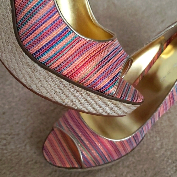 New! Bandolino "Wiskle" Colorful Espadrille Wedge Sandal (10) - Picture 8 of 9